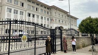 Sınava gireceği okulda merdivenden düşen öğrenci yaralandı