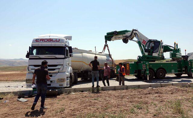 Kırıkkale'de devrilen tankerin sürücüsü yaralandı