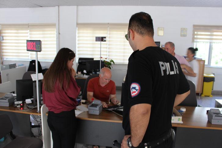 Kahramanmaraş'ta polis ekipleri, YKS'ye geç kalan 55 adayı sınava yetiştirdi G2