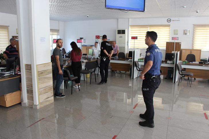 Kahramanmaraş'ta polis ekipleri, YKS'ye geç kalan 55 adayı sınava yetiştirdi G3