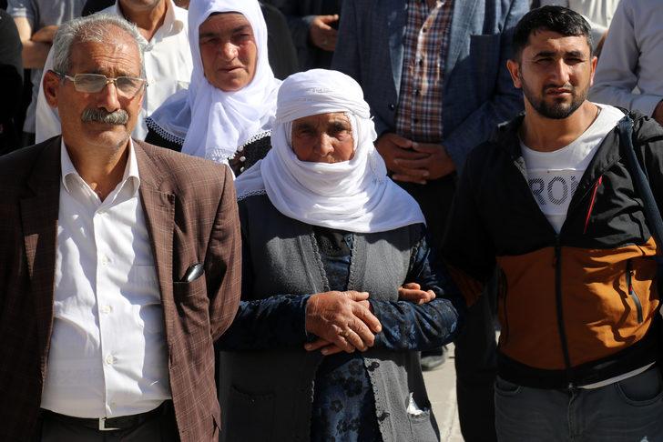 Ağrı ve Erzincan'da hacı adayları dualarla kutsal topraklara uğurlandı G4