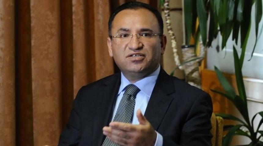 Adalet Bakanı Bozdağ: 2 cezaevi m&uuml;d&uuml;r&uuml; ve 3 g&ouml;revli a&ccedil;ığa alındı