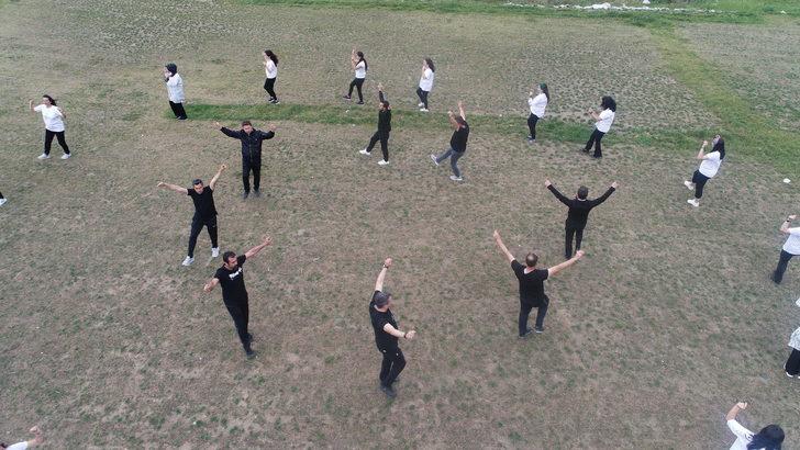 Afyonkarahisar'da öğretmenler tarihi Frigya Vadisi'ni, halk oyunları videolarıyla tanıtıyor G1