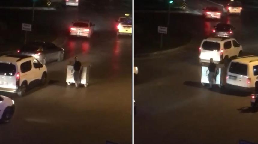 Eğlence mekanında alkol aldı, yaptıkları şaşkına çevirdi! Yola konteyner çekip araçları durdurdu, nedeni ise...