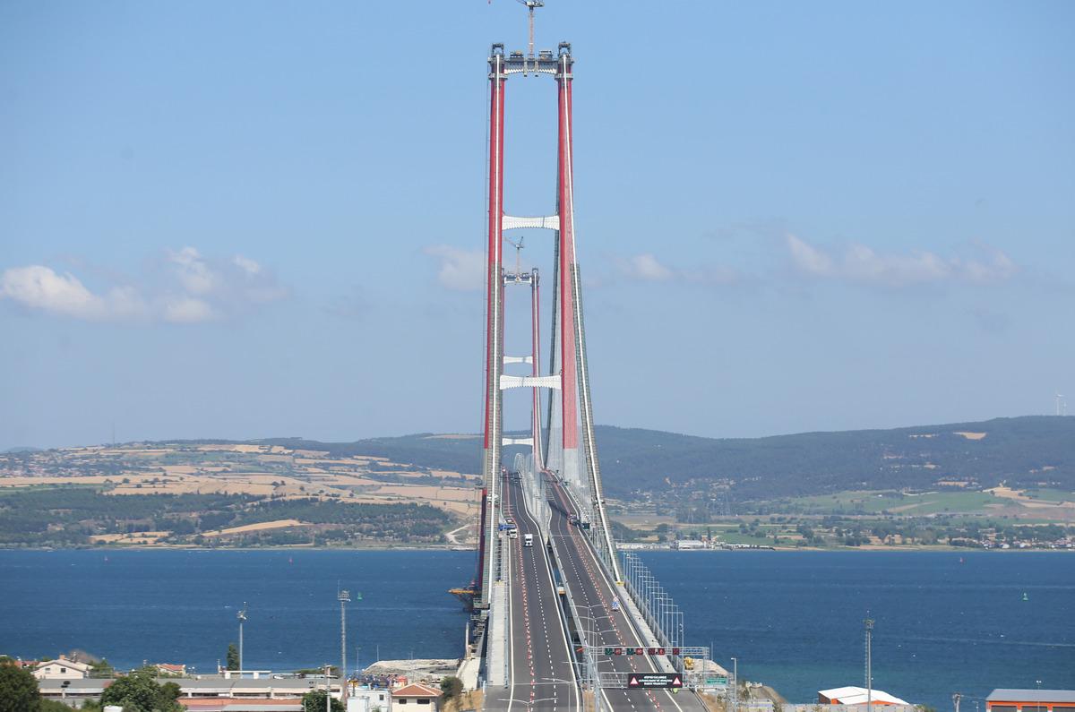 1915 &Ccedil;anakkale K&ouml;pr&uuml;s&uuml;'nde "kedi yolu"nun s&ouml;k&uuml;m&uuml;ne başlandı