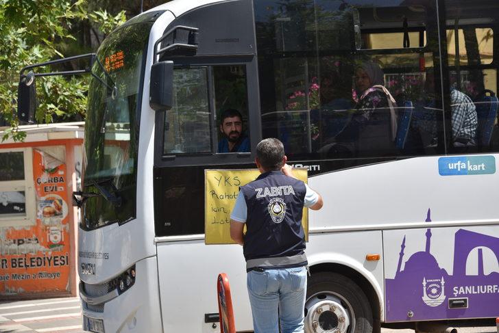 Şanlıurfa'da YKS'ye giren öğrencilerin rahatsız olmaması için sürücülere "korna çalmama" uyarısı G2
