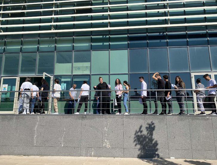 İzmir ve çevre illerde YKS'nin birinci oturumu yapıldı G1