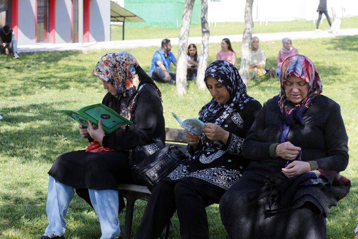 İzmir ve çevre illerde YKS'nin birinci oturumu yapıldı G4