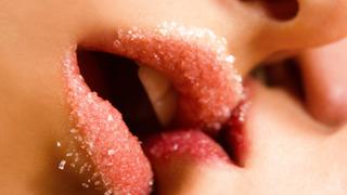 Neden Öpüşüyoruz?