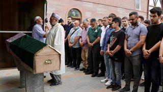 Trabzon'da ameliyathanede ölü bulunan anestezi teknikerinin cenazesi defnedildi