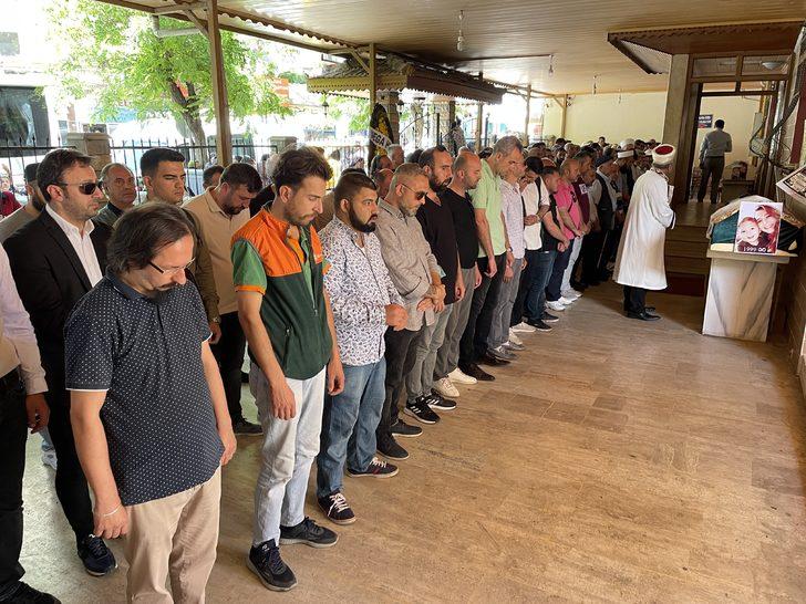 Tekirdağ'da eski eşinin öldürdüğü kadın ve çocuğunun cenazesi defnedildi G1