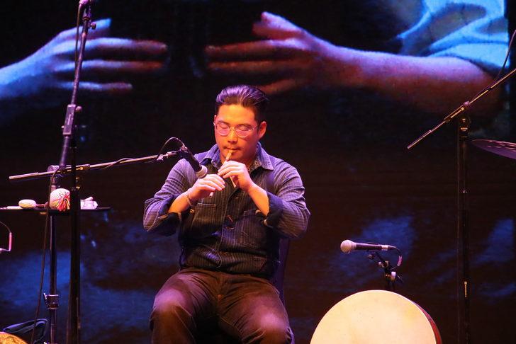 Güney Koreli müzik grubu "İD" Adana'da konser verdi G5