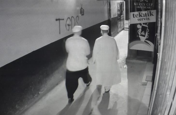 Atatürklü Türk bayrağının yere atılmasıyla ilgili 2 şüpheli gözaltına alındı G1