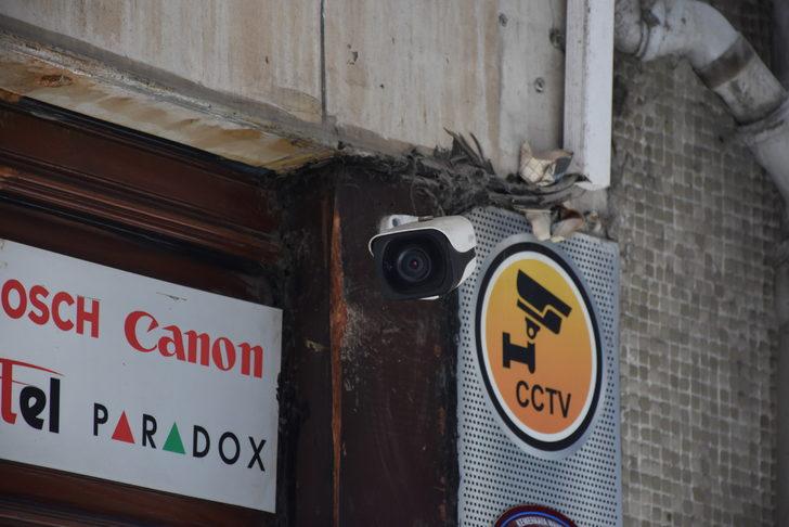 Atatürklü Türk bayrağının yere atılmasıyla ilgili 2 şüpheli gözaltına alındı G2