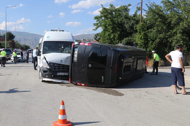Erzincan'da iki minibüsün çarpıştığı kazada 7 kişi yaralandı G3