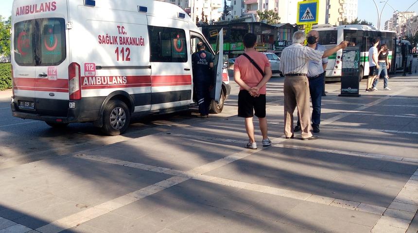 Adana'da bıçaklı saldırıya uğrayan kişi yaralandı