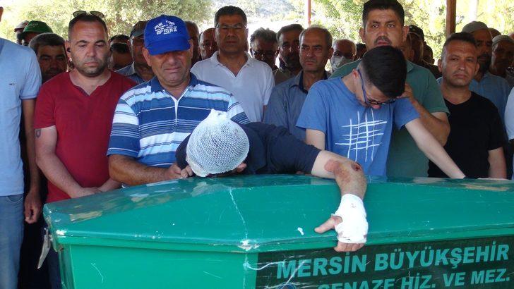 Mersin'de düğüne giderken trafik kazasında ölen anne ile kızının cenazeleri defnedildi G2