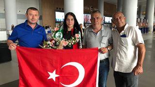 Avrupa ikincisi milli güreşçi Duygu Gen, Balıkesir'de törenle karşılandı