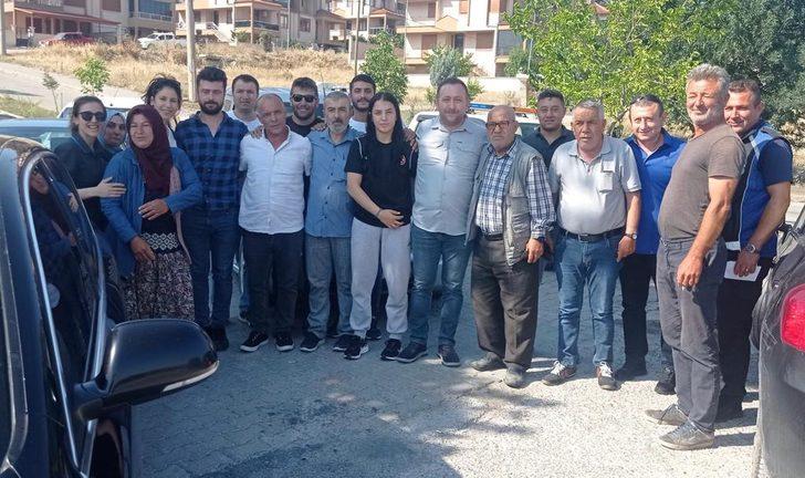 Avrupa ikincisi milli güreşçi Duygu Gen, Balıkesir'de törenle karşılandı G3