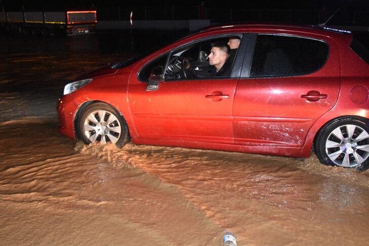 GÜNCELLEME - Afyonkarahisar'da sağanak etkili oldu G3