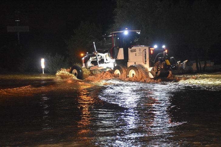 GÜNCELLEME - Afyonkarahisar'da sağanak etkili oldu G5