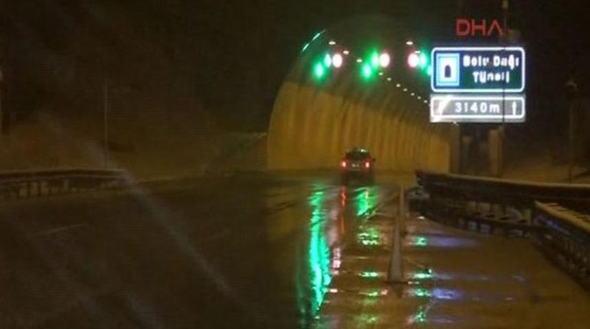 Bolu Dağı'nda kar yağışı ulaşımı etkiliyor