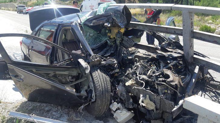 Muğla'da köprü bariyerine çarpan otomobildeki 3 kişi yaralandı G3