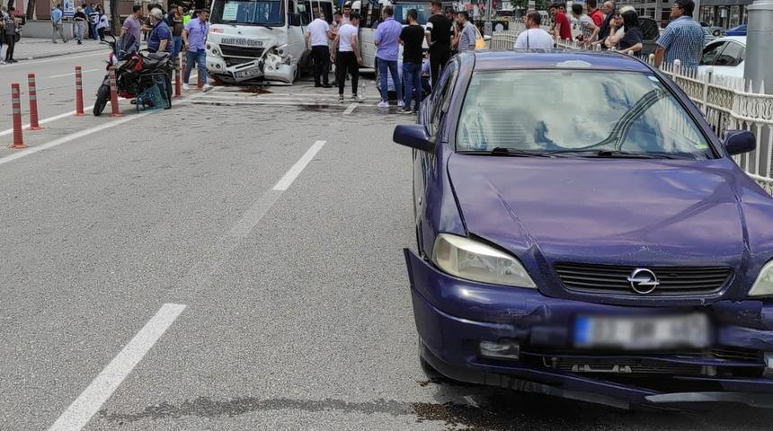 Afyonkarahisar'da zincirleme kaza! 9 araç birbirine girdi: 19 yaralı