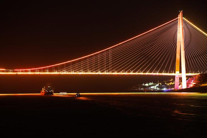 İstanbul’un köprüleri Sahil Güvenlik Komutanlığının 40. yılı için aydınlatıldı G2