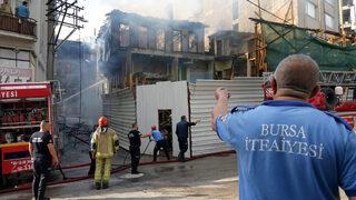 Bursa'daki tarihi binada yangın! Ekipler sevk edildi