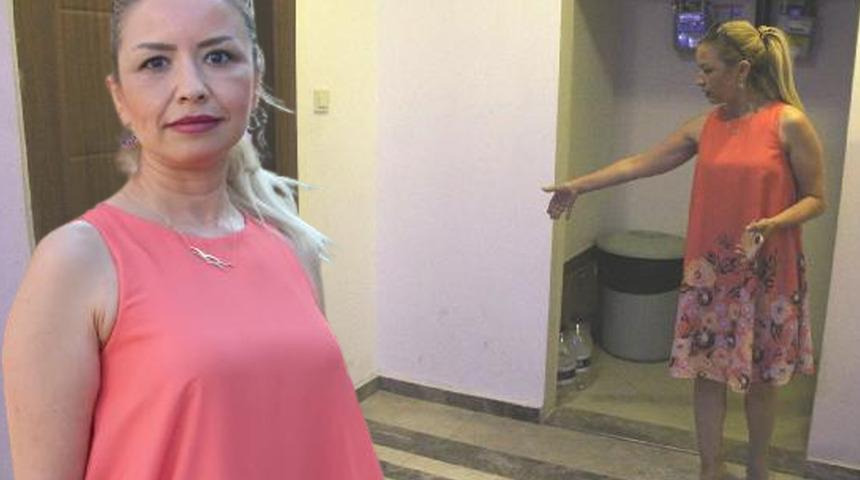 Ev sahibi görüntüleri izleyince şoke oldu! Birini sırtına aldı, diğerini sürerek kaçtı