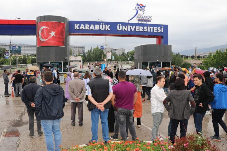 Üniversite adaylarının YKS'nin ikinci oturumu Alan Yeterlilik Testi heyecanı G1