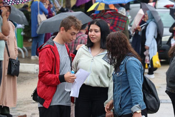 Üniversite adaylarının YKS'nin ikinci oturumu Alan Yeterlilik Testi heyecanı G3