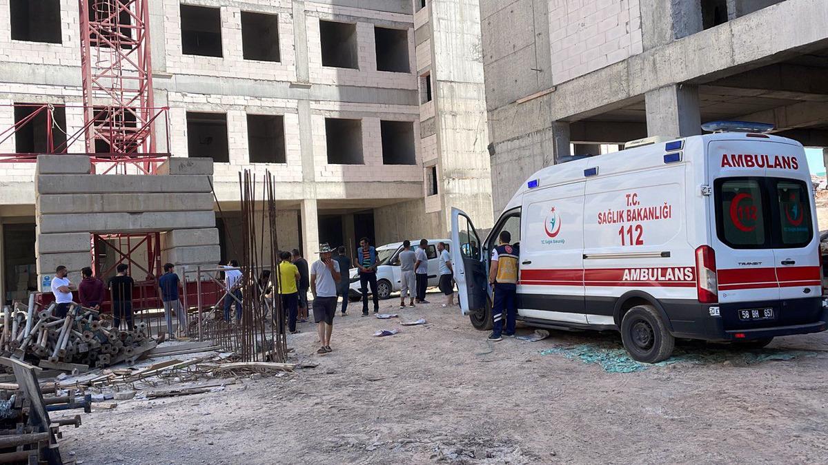 Sivas'ta inşaattan d&uuml;şen iş&ccedil;i hayatını kaybetti