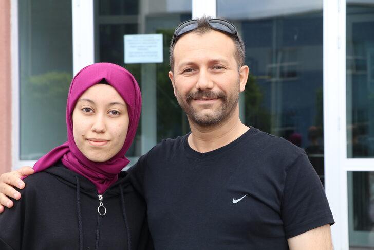 Çankırı'da yaşayan baba, kızının heyecanını paylaşmak için YKS'ye girdi G3