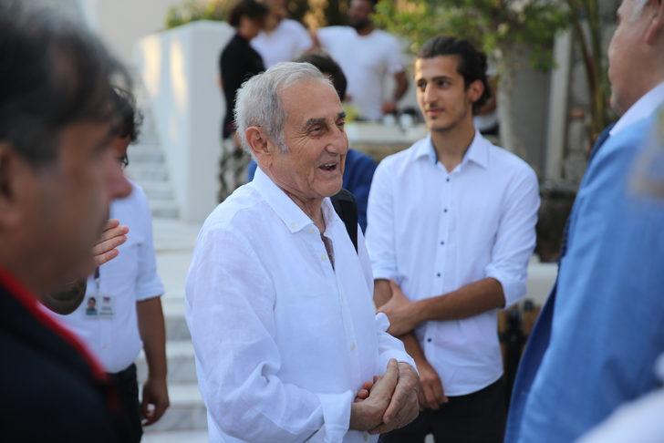 Ressam Devrim Erbil, Bodrum'da kitabının tanıtımına katıldı G2