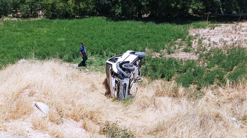 Malatya'da şarampole devrilen hafif ticari araçtaki 6 kişi yaralandı