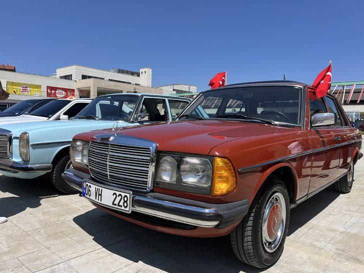 Isparta'da klasik otomobil tutkunlarından "Babalar Günü" etkinliği G5