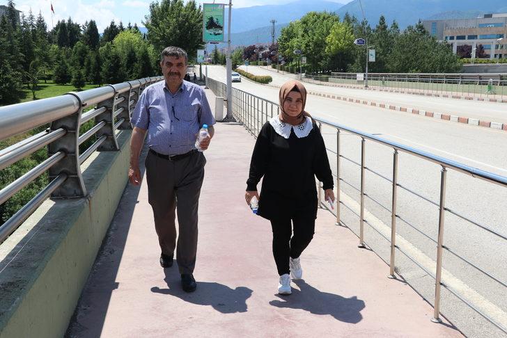 Karabük'te 66 yaşındaki marangoz, kızıyla YKS'ye girdi G1