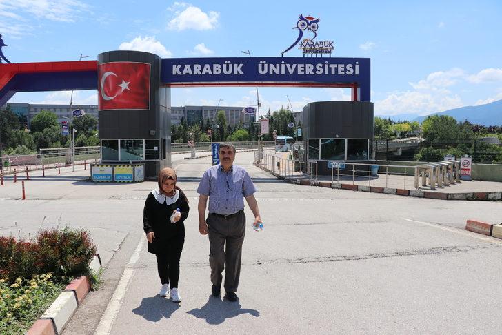 Karabük'te 66 yaşındaki marangoz, kızıyla YKS'ye girdi G2