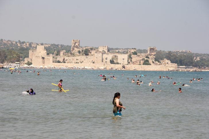 Mersin'in turizm merkezi Kızkalesi'nde tatil hareketliliği başladı G2