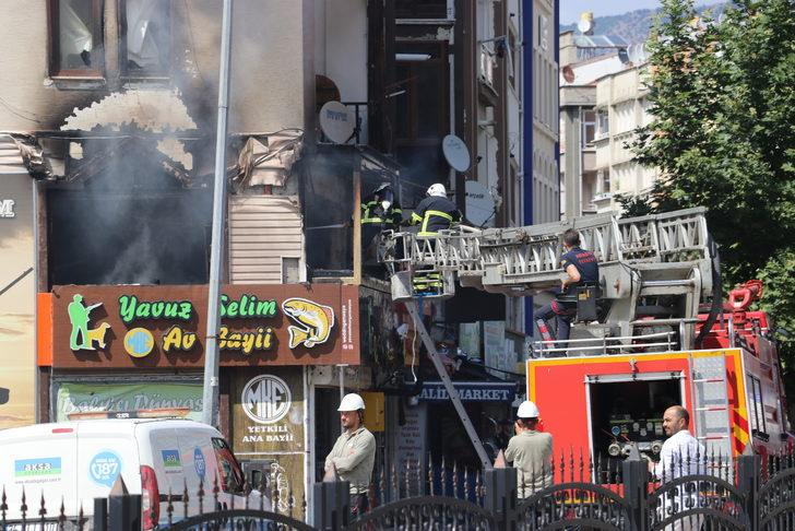 Amasya'da av malzemeleri satan iş yerindeki yangın söndürüldü G1