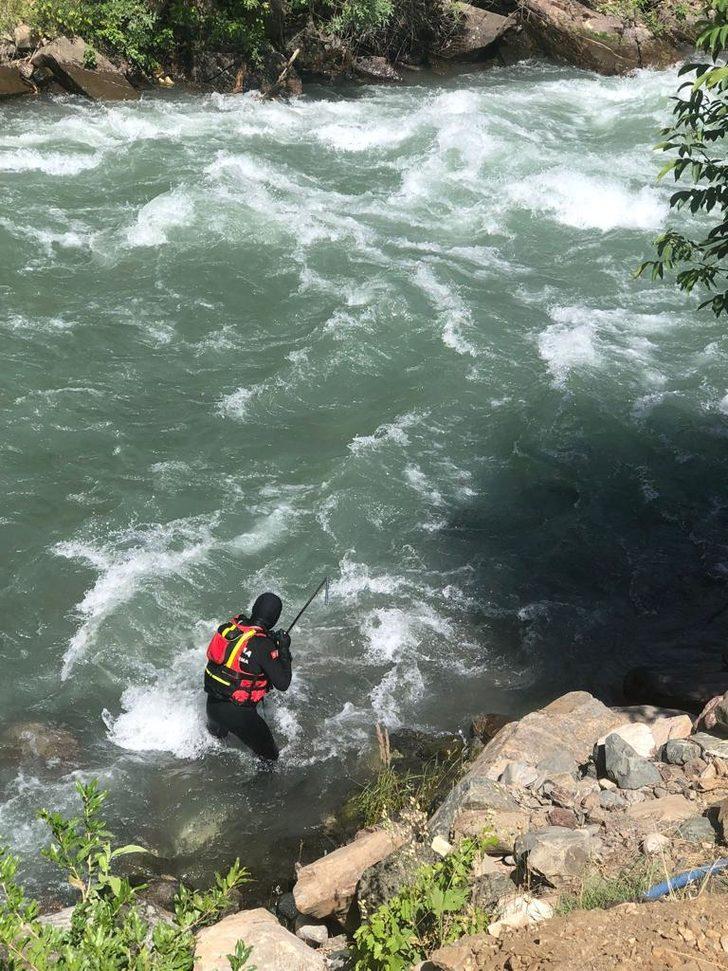 Müküs Çayı'nda kaybolan hemşire 140 kişilik ekiple aranıyor G2