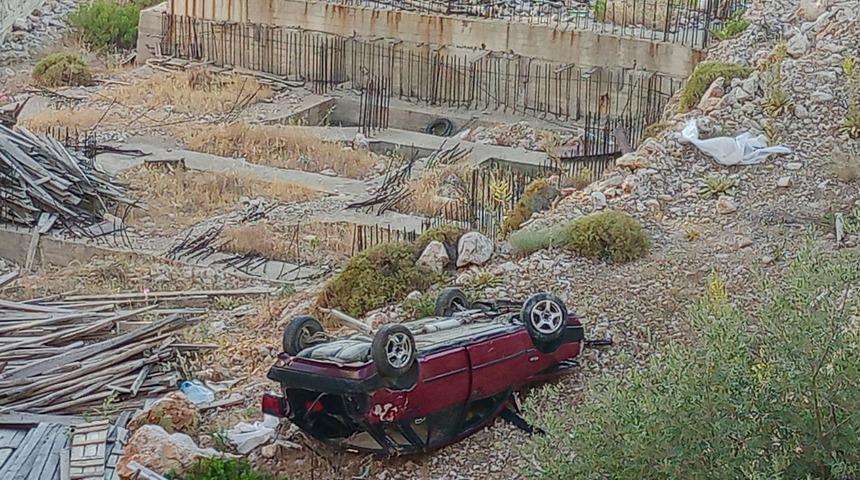 Balıkesir'de şarampole devrilen otomobildeki Kıbrıs gazisi ağır yaralandı