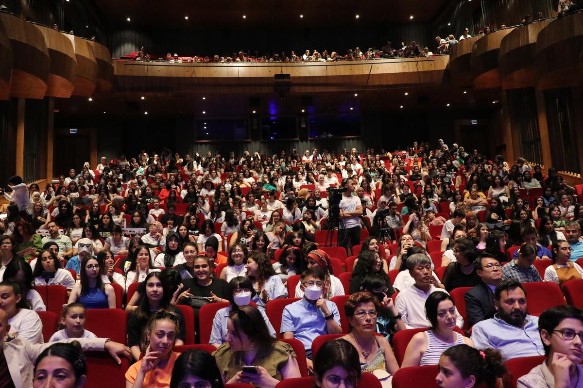 G&uuml;ney Koreli m&uuml;zik grubu "Ciipher" Adana'da konser verdi