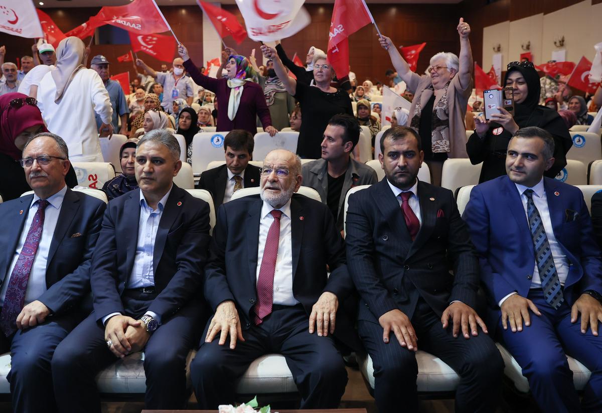 Saadet Partisi Genel Başkanı Karamollaoğlu, İzmir'de partililere seslendi:
