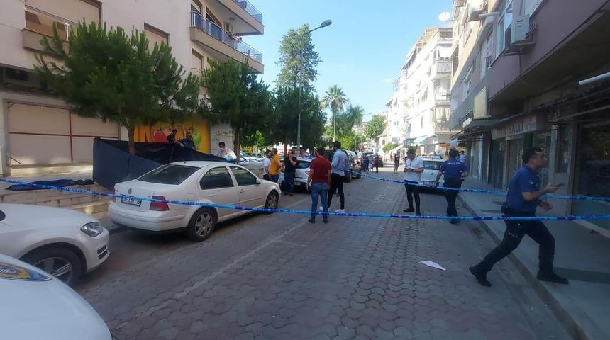 İzmir'de sokak ortasında silahlı saldırı! Göztepe taraftarı derneğin önünde öldürüldü