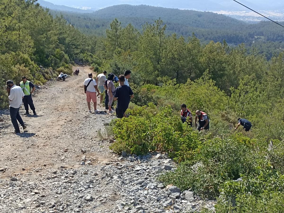 Bodrum'da devrilen trakt&ouml;r&uuml;n s&uuml;r&uuml;c&uuml;s&uuml; gen&ccedil; kız hayatını kaybetti