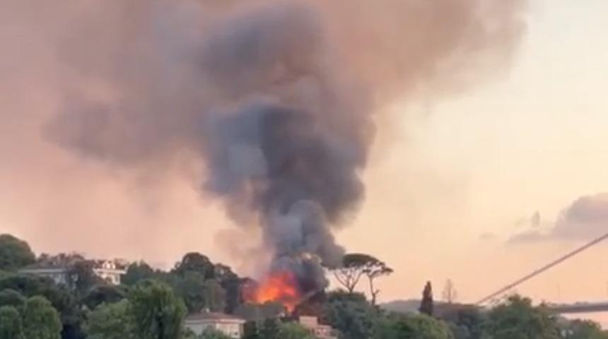 Üsküdar'daki ahşap binada yangın çıktı