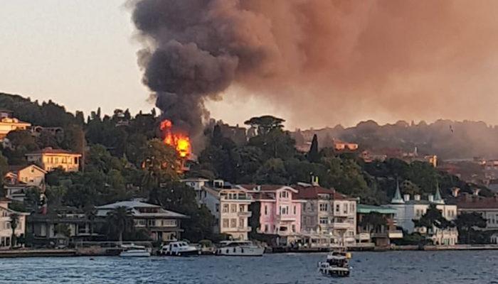 Son Dakika: İstanbul'da 2 katlı ahşap köşkte yangın! Alevler diğer yakadan da görüldü